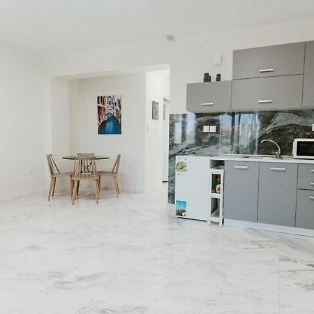Nea Kallikrateia Blue And White Luxury Suites المظهر الخارجي الصورة