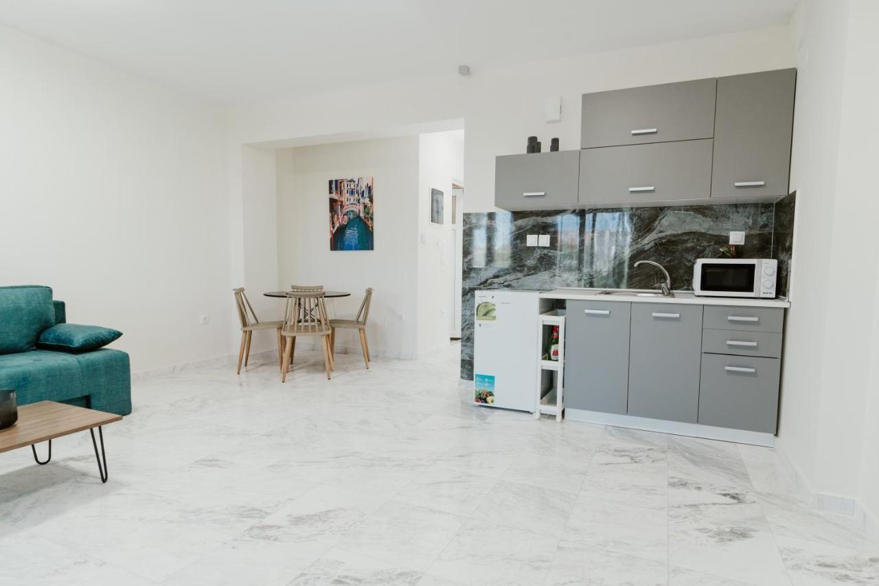 Nea Kallikrateia Blue And White Luxury Suites المظهر الخارجي الصورة