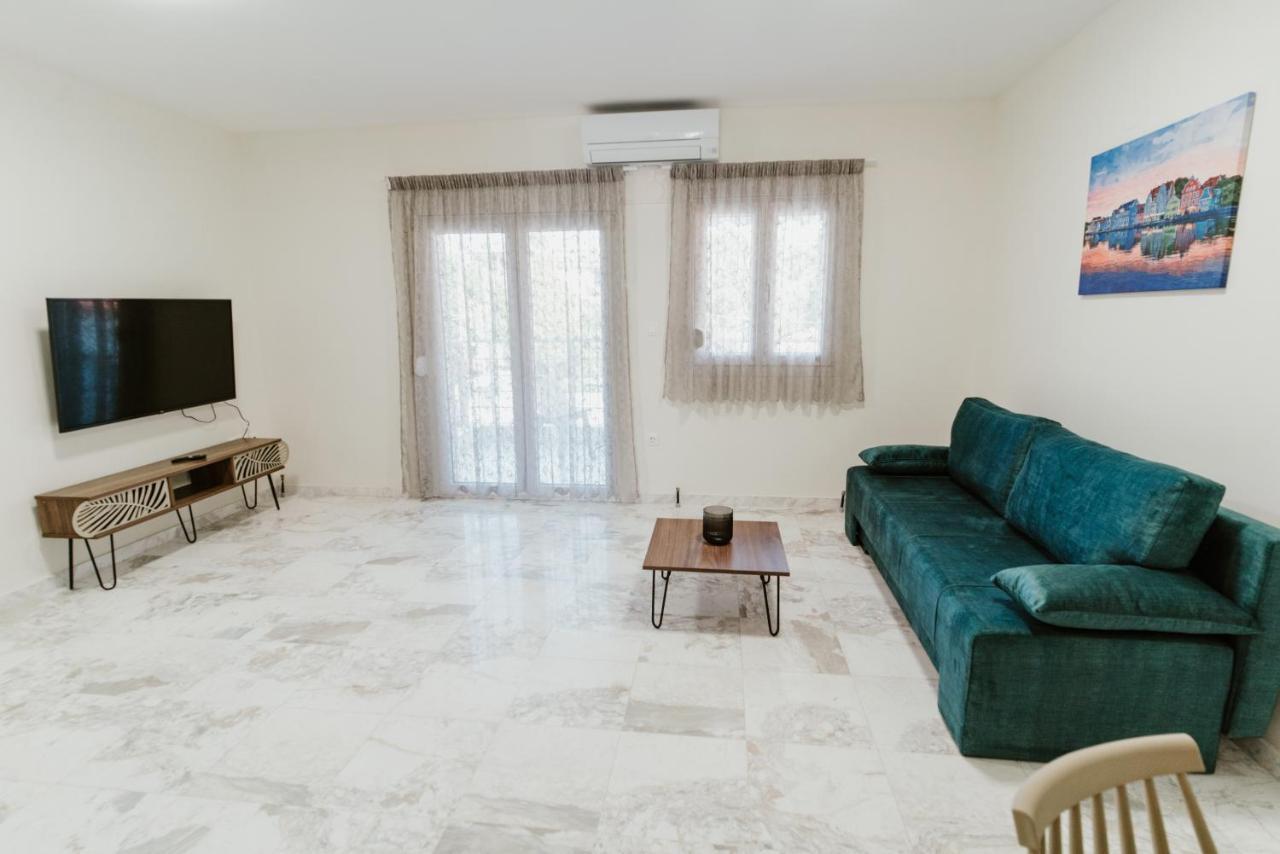 Nea Kallikrateia Blue And White Luxury Suites المظهر الخارجي الصورة