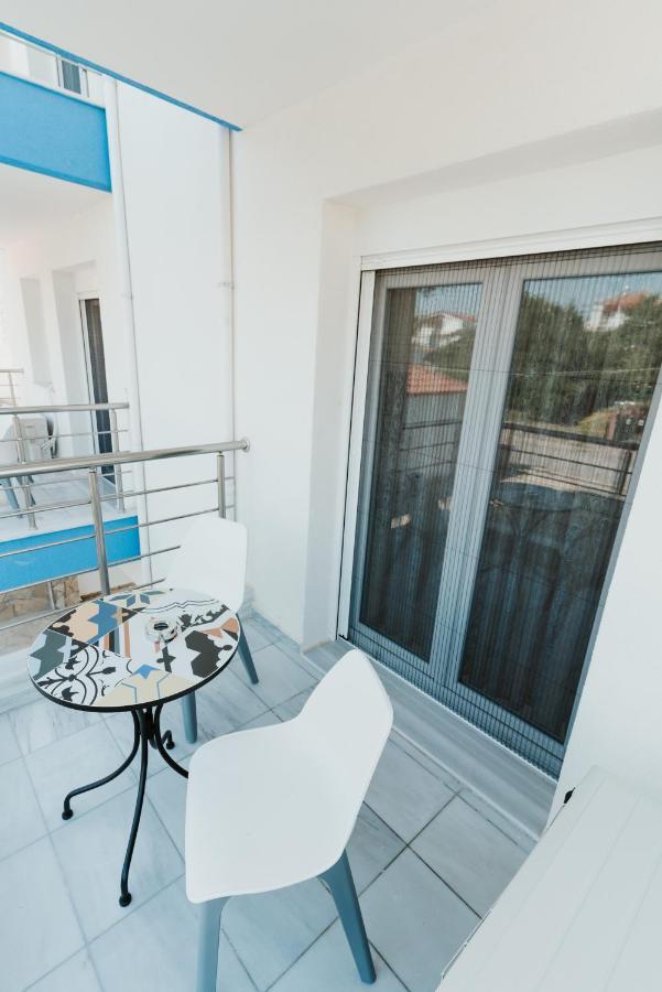 Nea Kallikrateia Blue And White Luxury Suites المظهر الخارجي الصورة