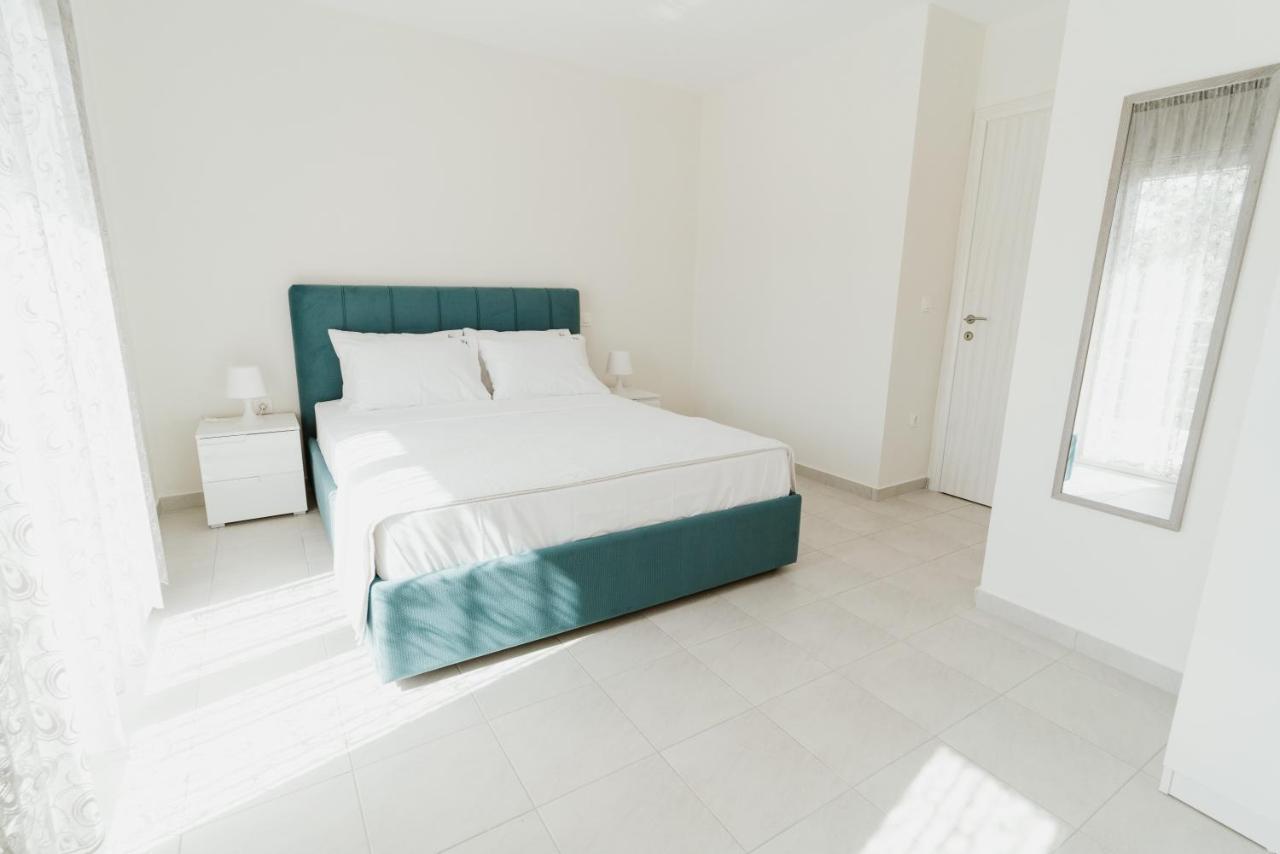 Nea Kallikrateia Blue And White Luxury Suites المظهر الخارجي الصورة
