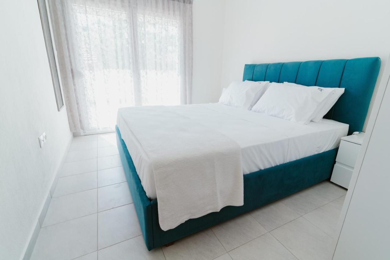 Nea Kallikrateia Blue And White Luxury Suites المظهر الخارجي الصورة