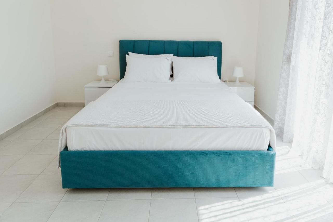 Nea Kallikrateia Blue And White Luxury Suites المظهر الخارجي الصورة